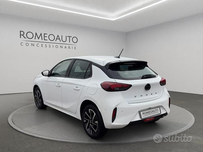 Usata Opel Corsa 101 CV (74 kW) 2025 Bianco pastello Utilitaria