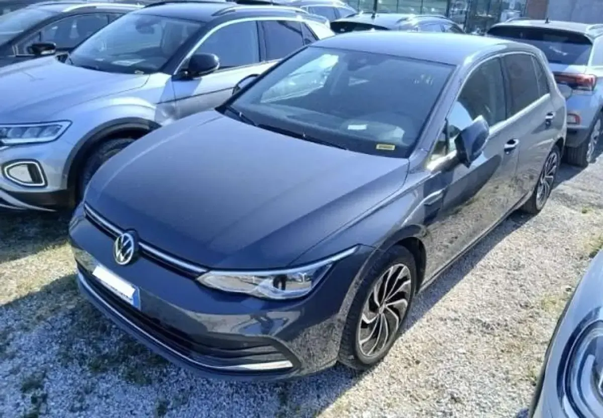 Usata VW Golf VIII Style 131 CV (96 kW) 2022 Dolphin grey metallizzato Berlina