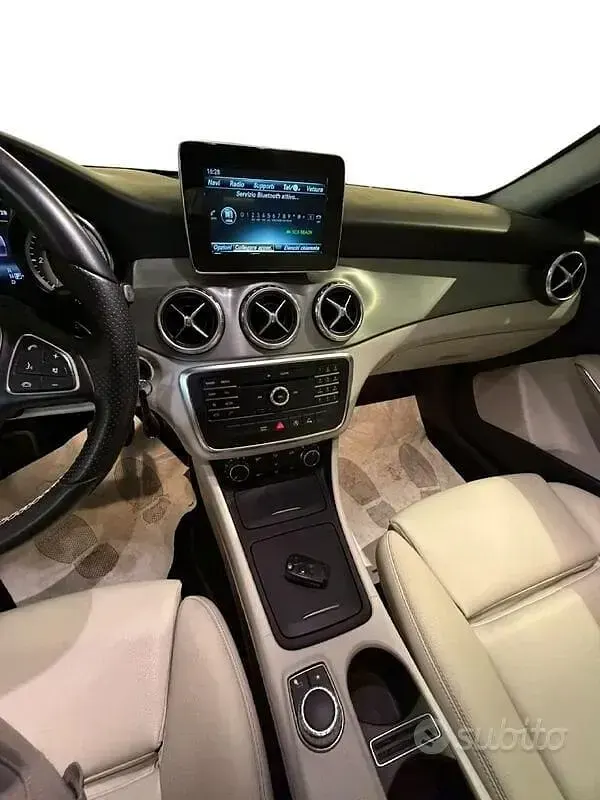 Usata Mercedes GLA200 Premium 136 CV (100 kW) 2016 Nero SUV