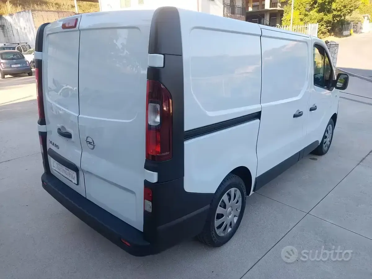 Usata Opel Vivaro-e Combi 121 CV (88 kW) 2019 Bianco Monovolume