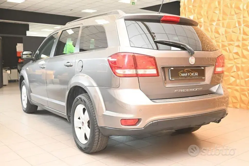 Usata Fiat Freemont Urban 170 CV (125 kW) 2011 Grigio SUV