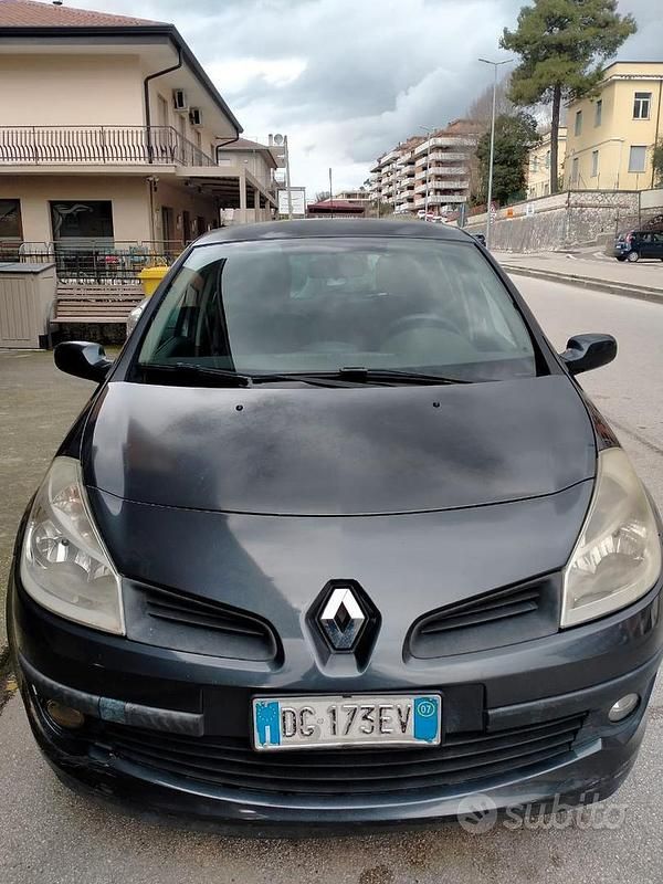 Usata Renault Clio II LE 86 CV (63 kW) 2007 Grigio Berlina