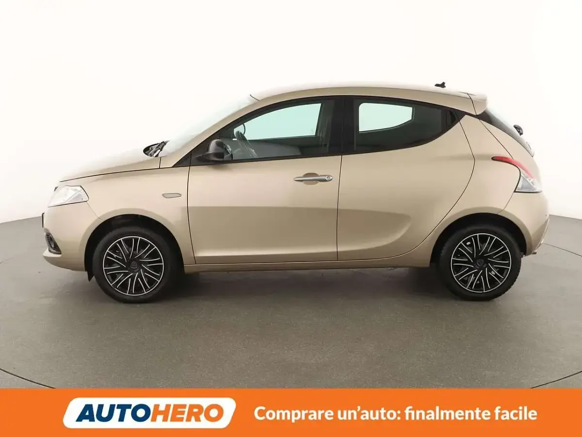 Usata Lancia Ypsilon Gold 69 CV (50 kW) 2020 Oro Utilitaria