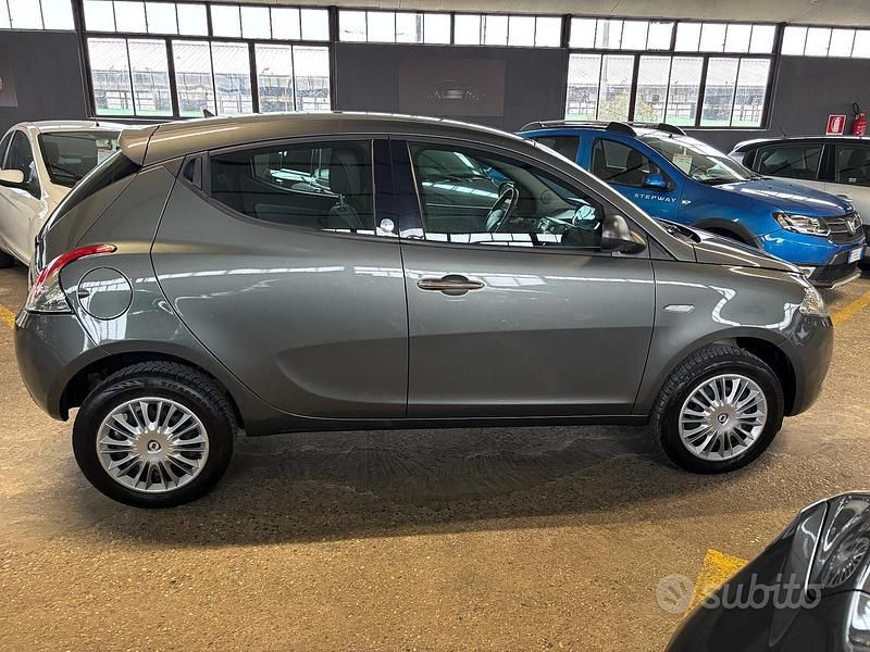 Usata Lancia Ypsilon Platinum 85 CV (62 kW) 2016 Grigio Utilitaria
