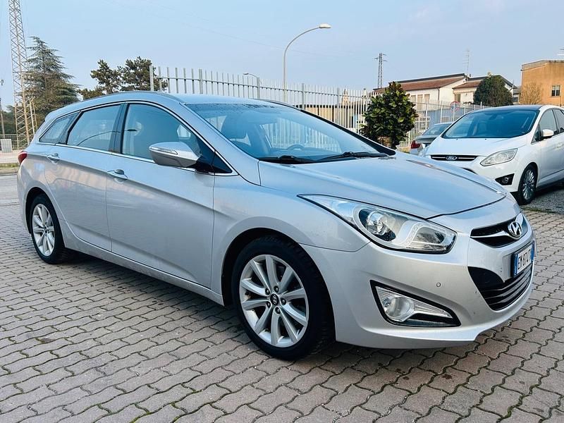 Usata Hyundai i40 Style 136 CV (100 kW) 2012 Grigio Station wagon