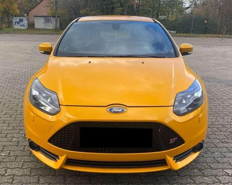 Usata Ford Focus ST 250 CV (183 kW) 2015 Giallo Berlina