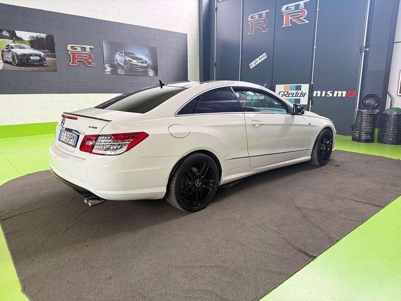 Usado Mercedes E220 Premium 170 CV (125 kW) 2013 Blanco Coupe