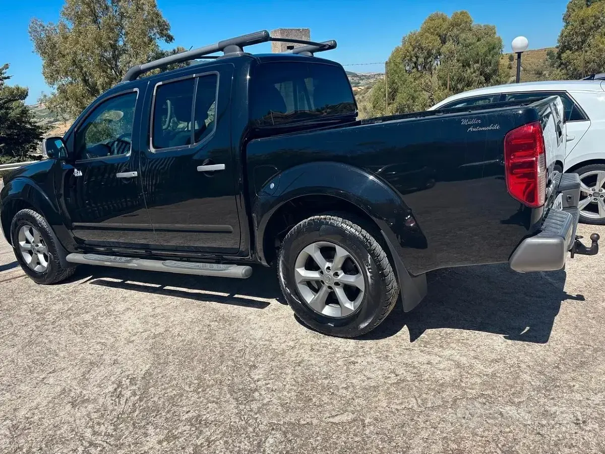 Usata Nissan Navara 190 CV (139 kW) 2015 Nero Pick-up