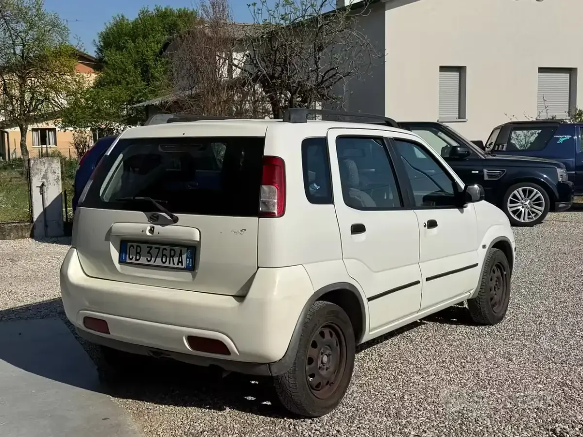 Usado Suzuki Ignis GL 83 CV (61 kW) 2002 Blanco Utilitario