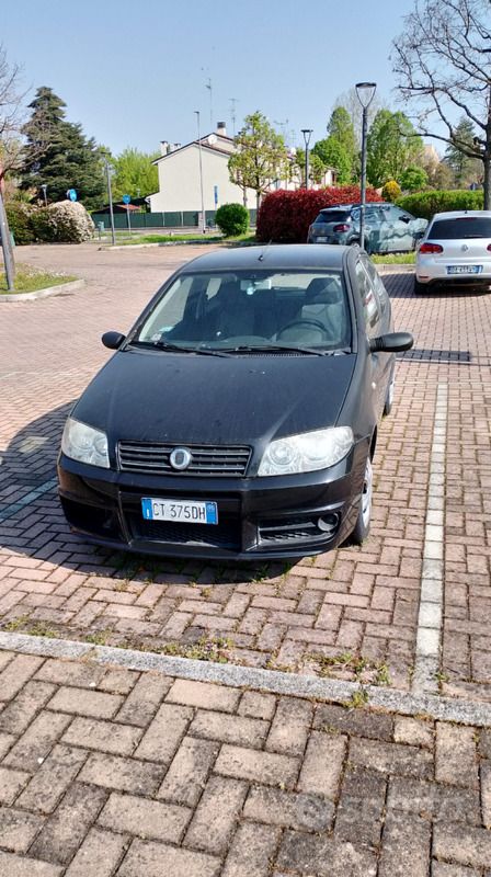 Usata 2005 Fiat Punto Due volumi | 500 € (Super prezzo) - Immagine 1/4
