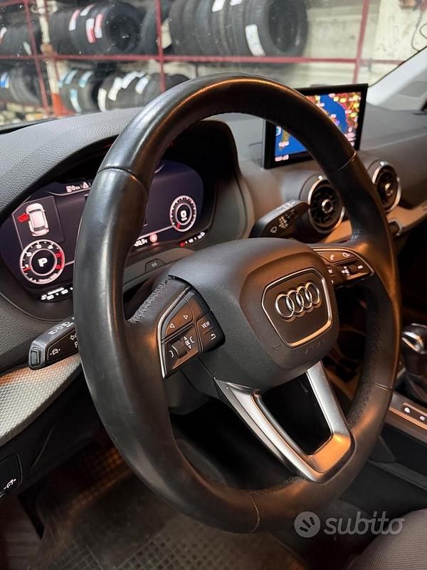 Begagnad Audi Q2 Admired 150 HK (110 kW) 2022 Grå SUV