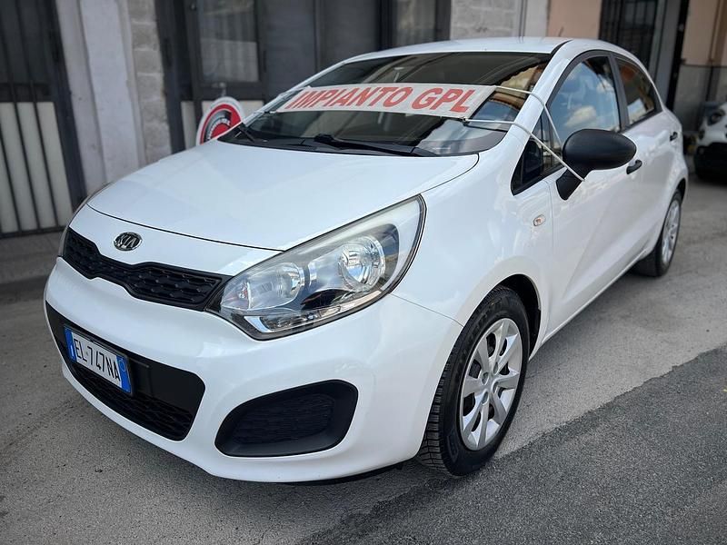 Usata Kia Rio EX 86 CV (63 kW) 2013 Bianco Berlina