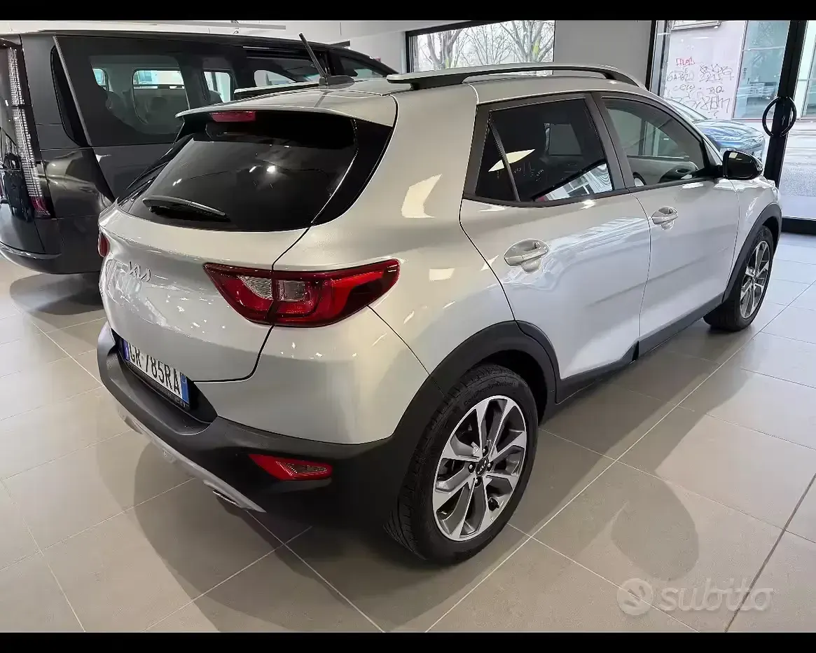 Usata Kia Stonic Style 100 CV (73 kW) 2024 Grigio SUV