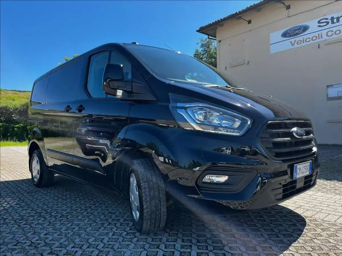 Usata Ford Transit Custom Trend 131 CV (96 kW) 2023 Nero metallizzato Furgone