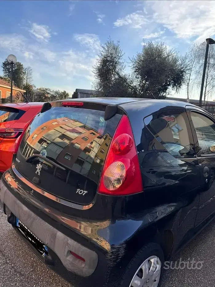 Usata Peugeot 107 Access 68 CV (50 kW) 2009 Nero Utilitaria