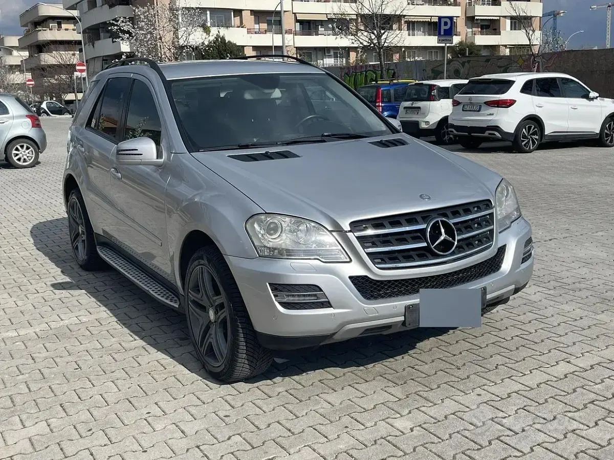 Usata Mercedes ML350 Premium 231 CV (169 kW) 2010 Grigio SUV