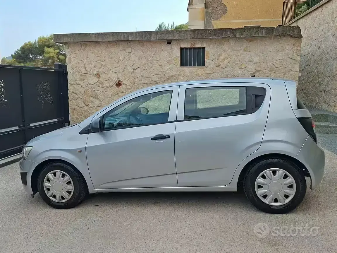 Usata Chevrolet Aveo 69 CV (50 kW) 2012 Grigio Utilitaria