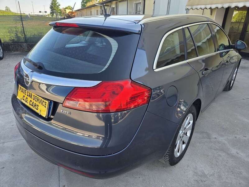 Usata Opel Insignia 131 CV (96 kW) 2011 Grigio Station wagon