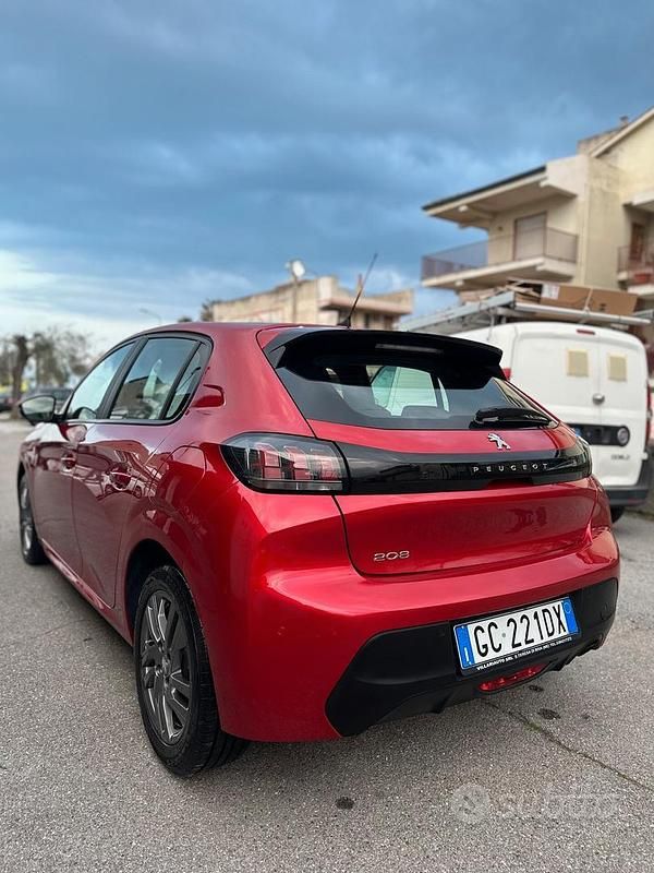 Usata Peugeot 208 Active 101 CV (74 kW) 2021 Rosso Utilitaria