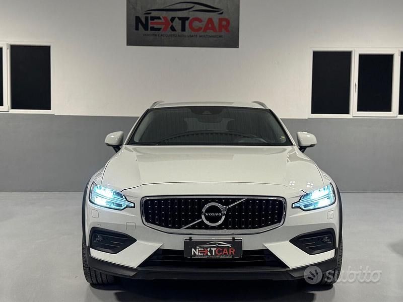 Usata Volvo V60 CC Pro 190 CV (139 kW) 2019 Bianco Station wagon