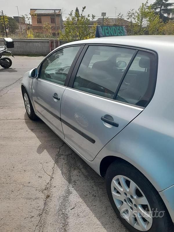 Usata VW Golf IV 105 CV (77 kW) 2004 Grigio Berlina