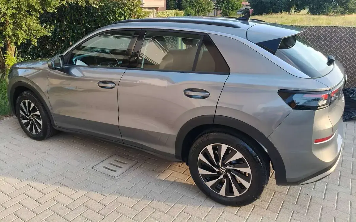 Usata VW T-Roc Life 116 CV (85 kW) 2026 Grigio SUV