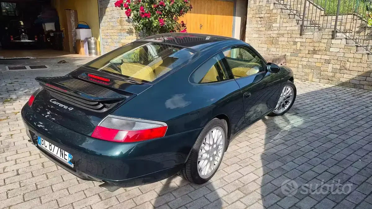 Usata Porsche 911 Carrera 4 300 CV (220 kW) 1999 Verde Coupé