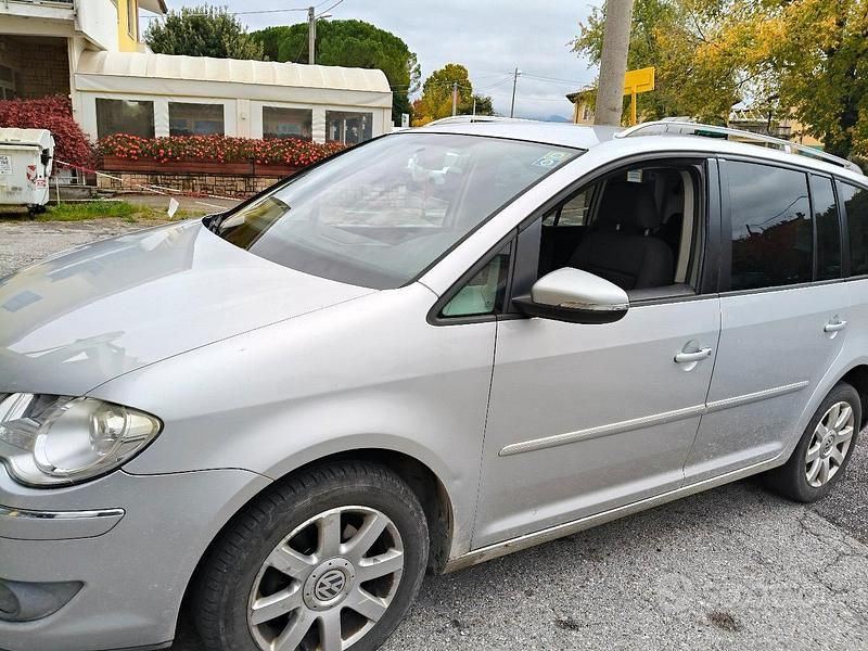 Usata VW Touran 136 CV (100 kW) 2010 Grigio Monovolume