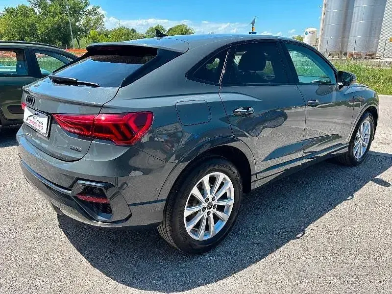 Begagnad Audi Q3 150 HK (110 kW) 2024 Grå SUV