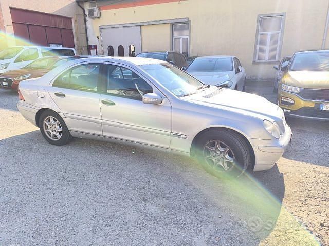 Usata Mercedes C220 Classic 142 CV (104 kW) 2002 Grigio Berlina
