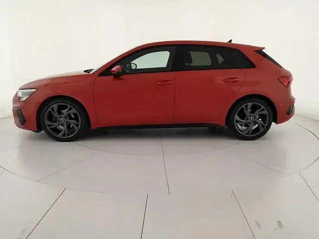Usata Audi A3 S-Line 150 CV (110 kW) 2023 Y1 rosso tango metallizzato Berlina