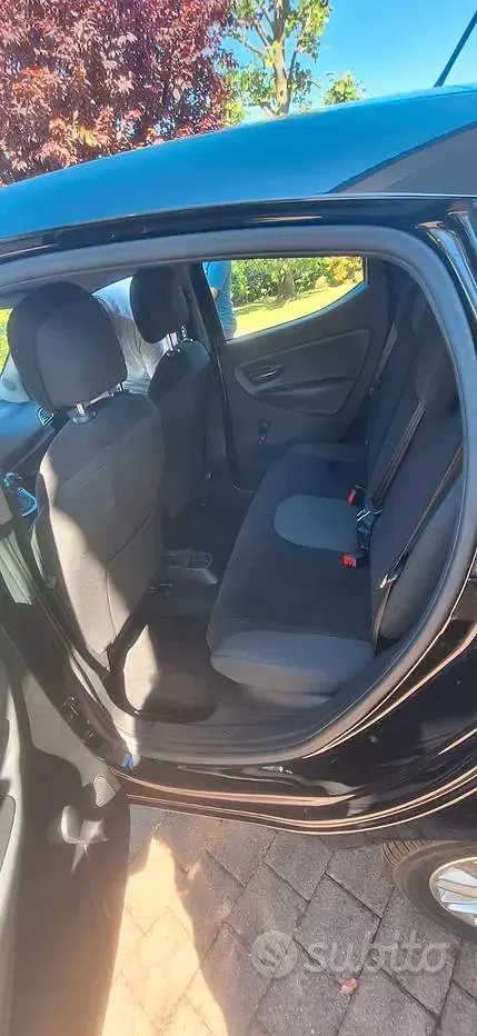 Usata Lancia Ypsilon 69 CV (50 kW) 2016 Nero Utilitaria