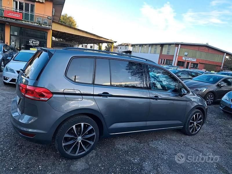 Usata VW Touran Highline 115 CV (84 kW) 2017 Grigio Monovolume