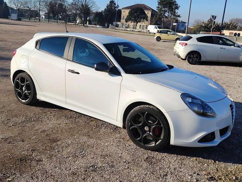 Usata Alfa Romeo Giulietta Exclusive 120 CV (88 kW) 2015 Bianco Berlina