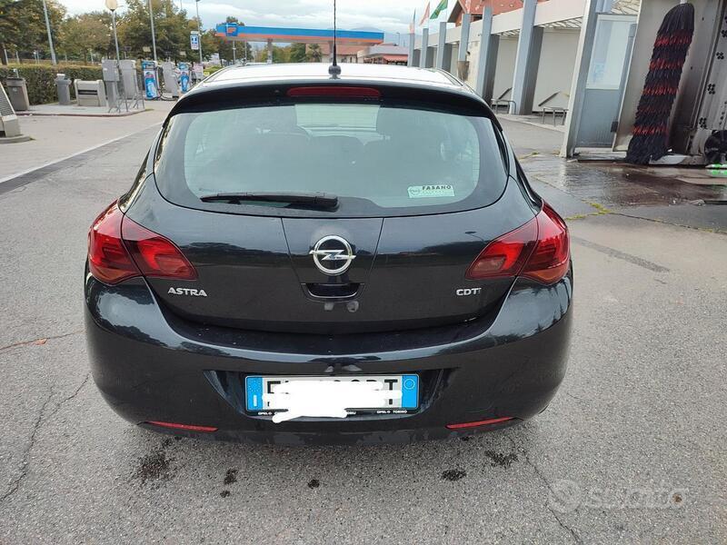 Usato 2011 Opel Astra 1.7 Diesel 110 CV (6.100 €)