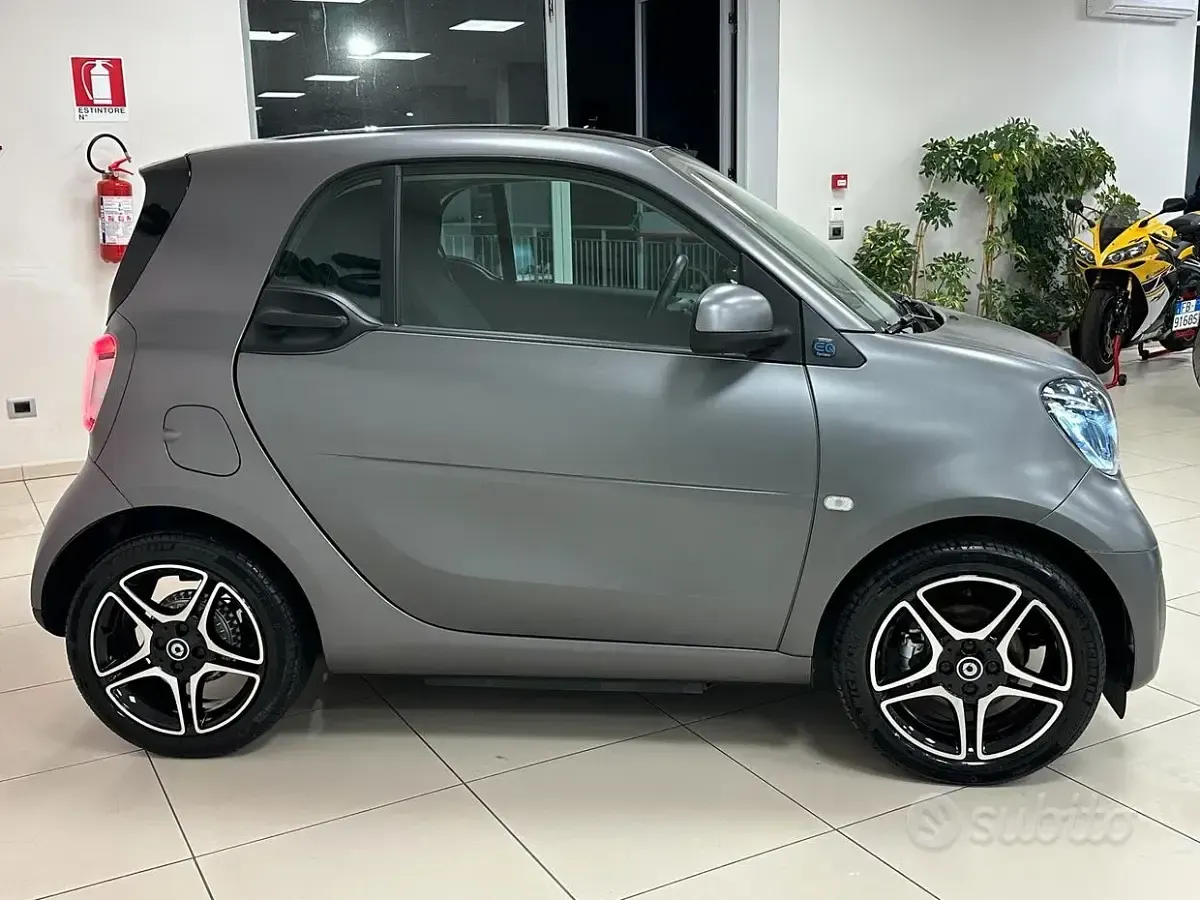 Usata Smart ForTwo Electric Drive Pulse 41 kW (56 CV) 2023 Grigio Berlina