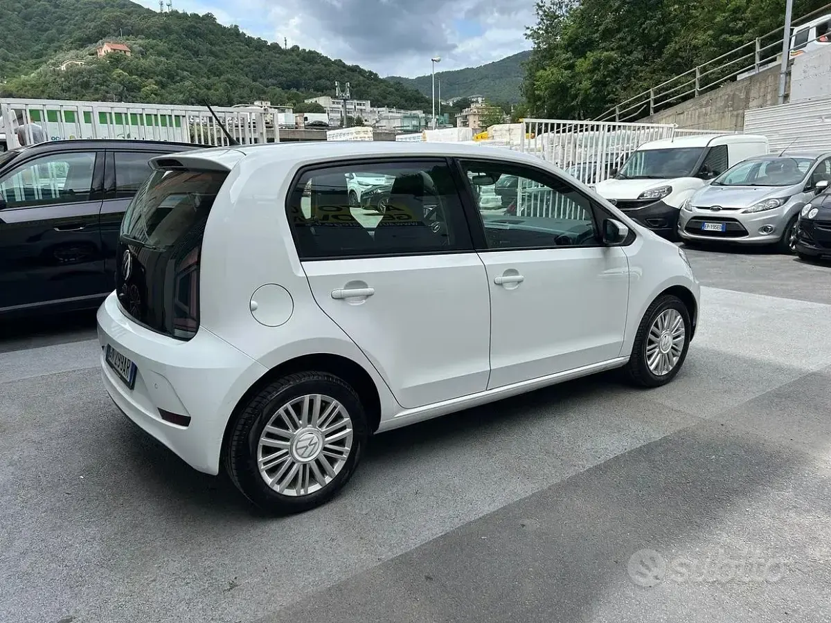 Usata VW up! Move 65 CV (47 kW) 2023 Bianco Utilitaria