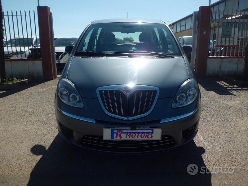 Grigio Usata 2012 Lancia Musa Gold Monovolume | 4400 € (Buon prezzo) - Immagine 1/4