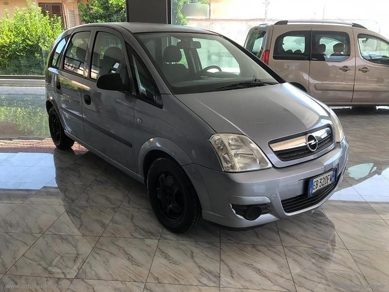 Grigio Usata 2010 Opel Meriva Enjoy Monovolume | 2100 € (Super prezzo) - Immagine 1/4