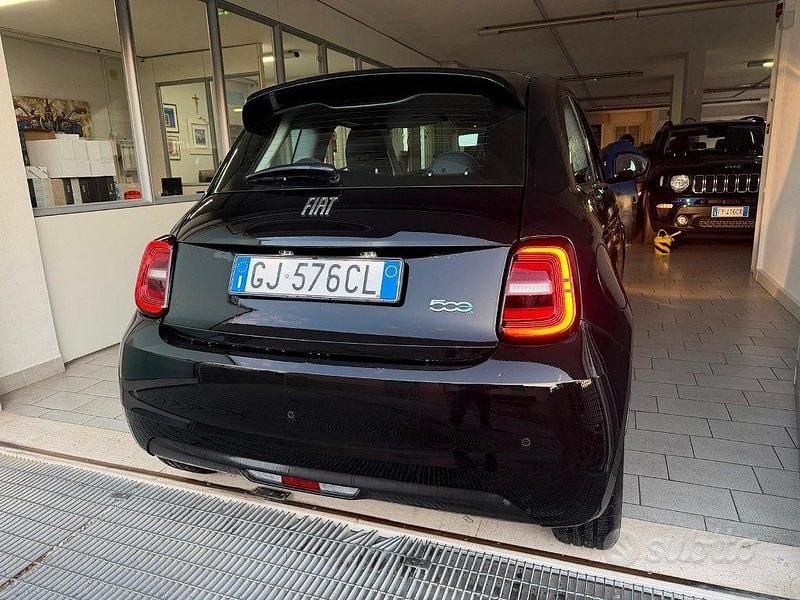 Gebraucht Fiat 500e Action 69 kW (95 PS) 2022 Schwarz Kleinwagen