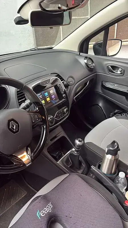 Usado Renault Captur Intens 110 CV (80 kW) 2015 Gris SUV
