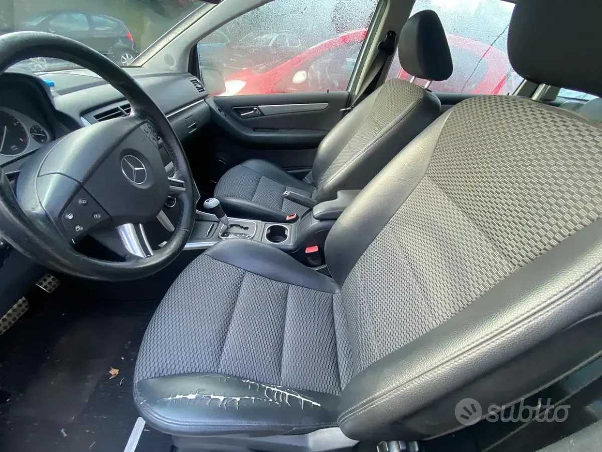 Usata Mercedes B180 109 CV (80 kW) 2009 Grigio Monovolume