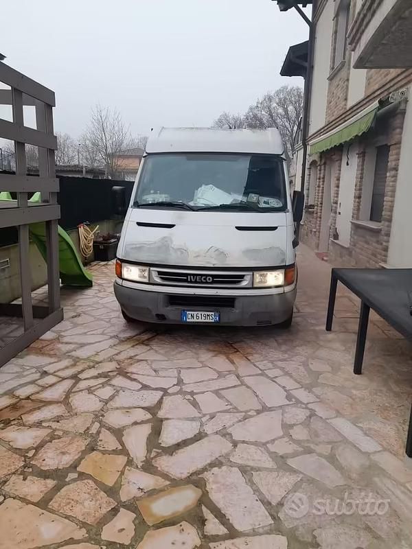 Usata Iveco Daily 97 CV (71 kW) 2004 Bianco Berlina