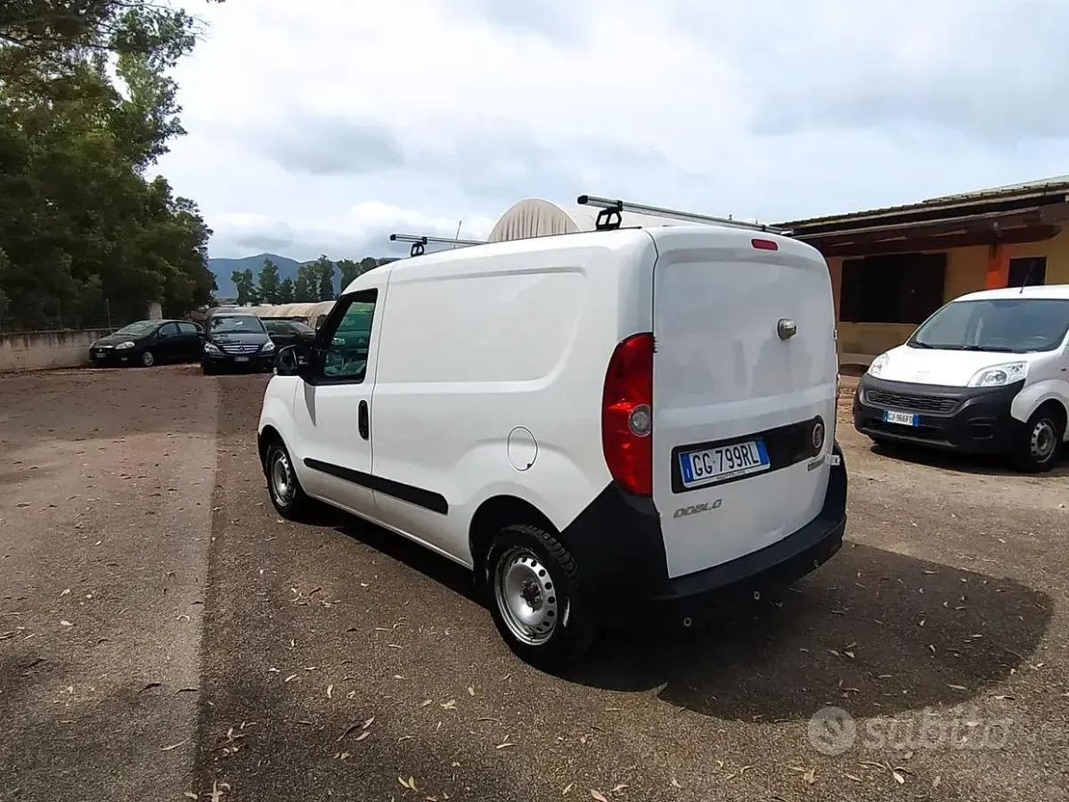 Usata Fiat Doblò 95 CV (69 kW) 2021 Bianco Monovolume