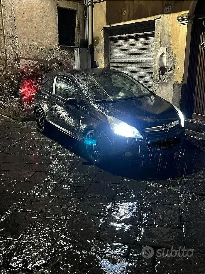 Usata Opel Corsa 75 CV (55 kW) 2010 Nero Utilitaria