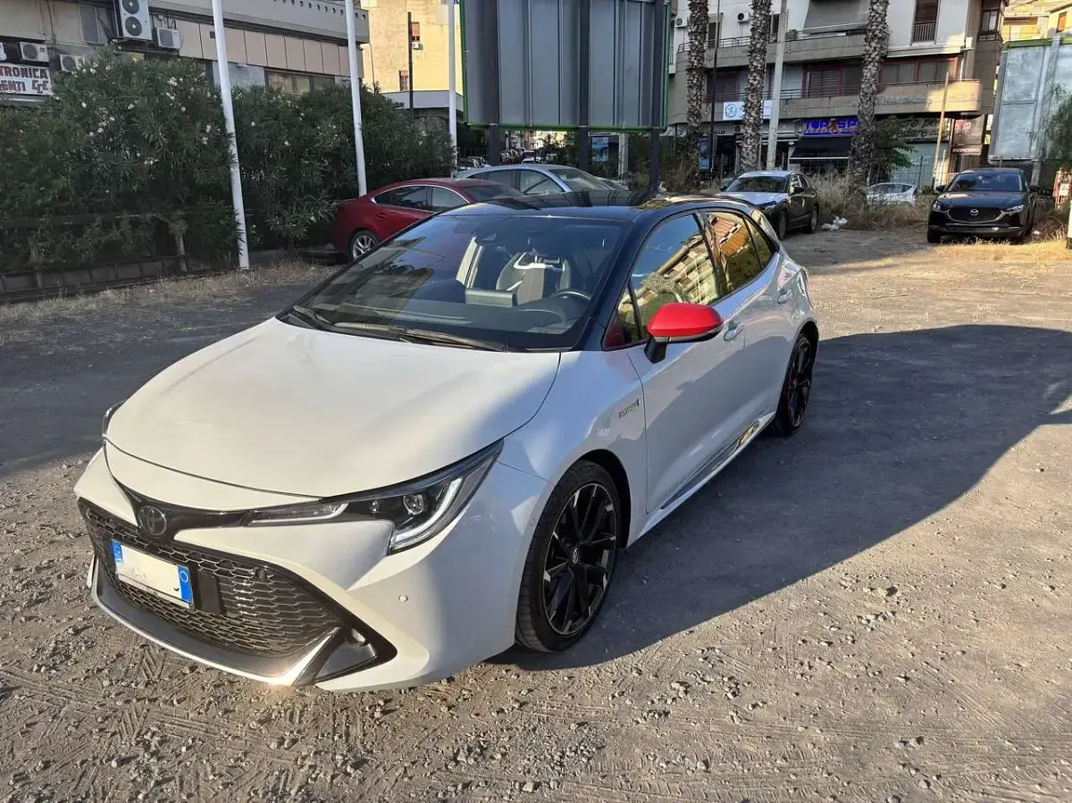 Usata Toyota Corolla Sport 152 CV (111 kW) 2021 Bianco e nero Berlina