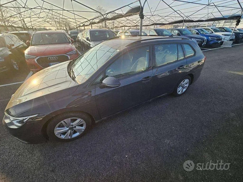 Gebraucht VW Golf VIII Life 110 PS (80 kW) 2021 Grau Kombi