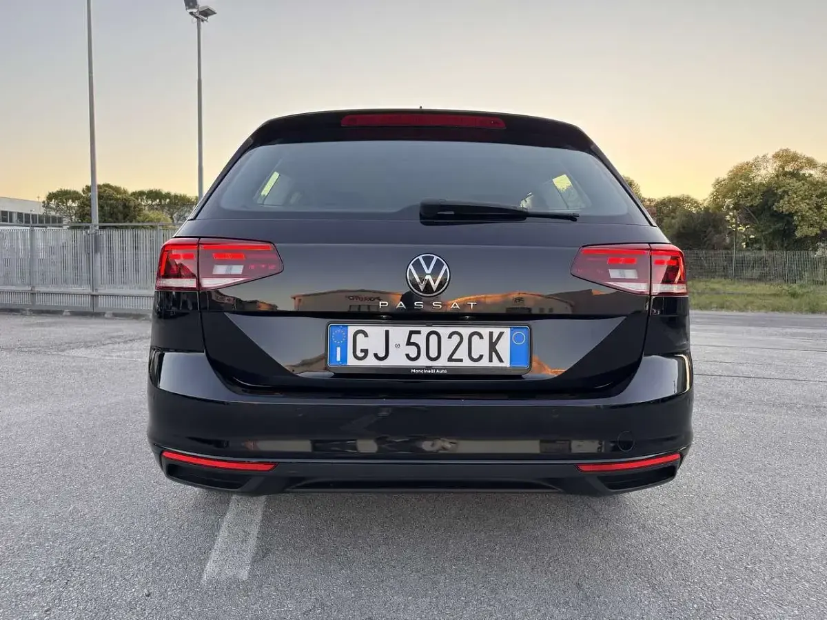 Usata VW Passat Business 150 CV (110 kW) 2022 Nero Station wagon