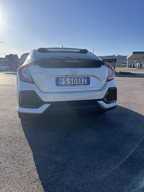 Usata Honda Civic Elegance 129 CV (94 kW) 2018 Bianco Berlina