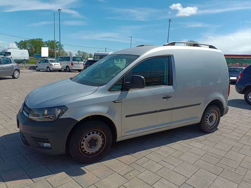Usata VW Caddy 102 CV (75 kW) 2019 Grigio Monovolume
